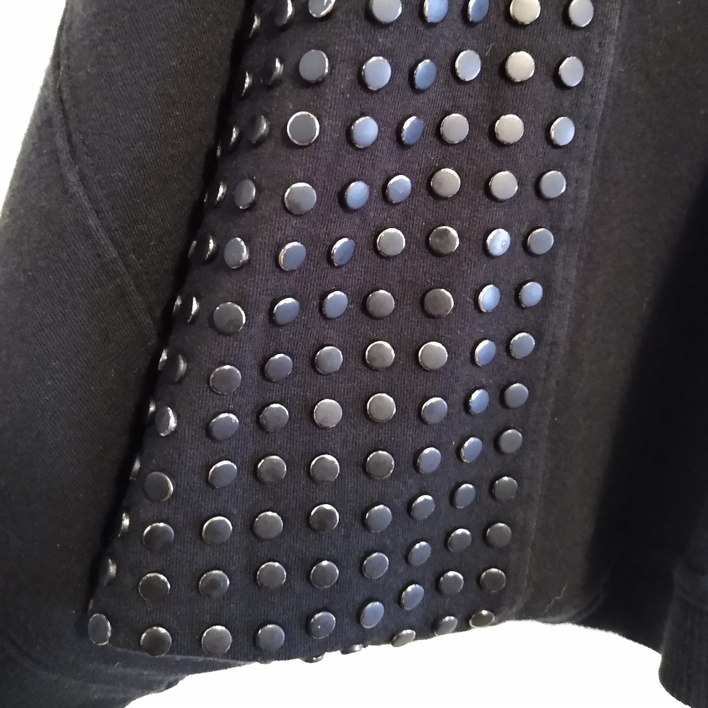 AIKO Backless Cropped Black Sweatshirt w/ Studs